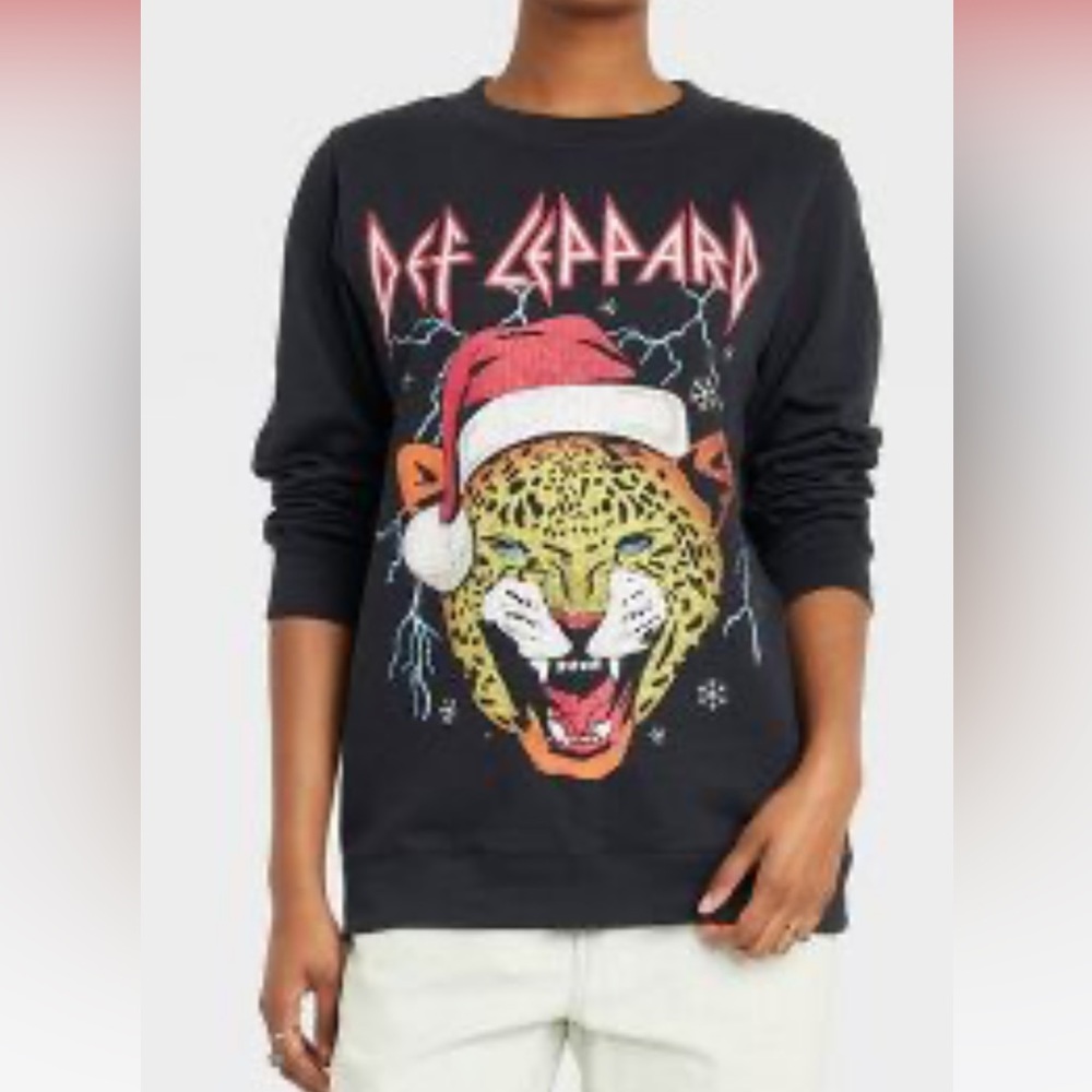 Def Leppard Christmas Holiday santa hat wearing leopard black sweatshirt sz S‎